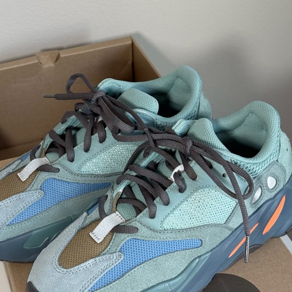 Yeezy Boost 700 Originals - Picture 9 of 9
